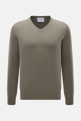 FTC Cashmere V-Neck Pullover graugrün meliert, Slim Fit, V-Ausschnitt, feines Strickbild, fair-trade Cashmere, Rippbündchen, frontal fotografiert.