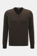 BRAUN Hamburg Cashmere V-Neck Pullover dunkelbraun, Frontaufnahme, Slim Fit, V-Ausschnitt, reiner Cashmere, sehr weicher Griff, feines Strickbild, flexible Rippbündchen, Made in Italy.