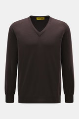 B.F. Knitwear Merino V-Neck Pullover dunkelbraun aus feinem Merinowolle-Feinstrick, Regular Fit, V-Ausschnitt, Rippbündchen, frontal fotografiert.