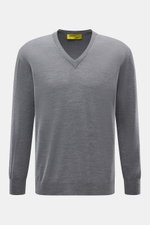 B.F. Knitwear Merino V-Neck Pullover grau meliert, frontal fotografiert, Feinstrick aus 100% Merinowolle, Regular Fit, V-Ausschnitt, weicher Griff, feines Strickbild, Rippbündchen.
