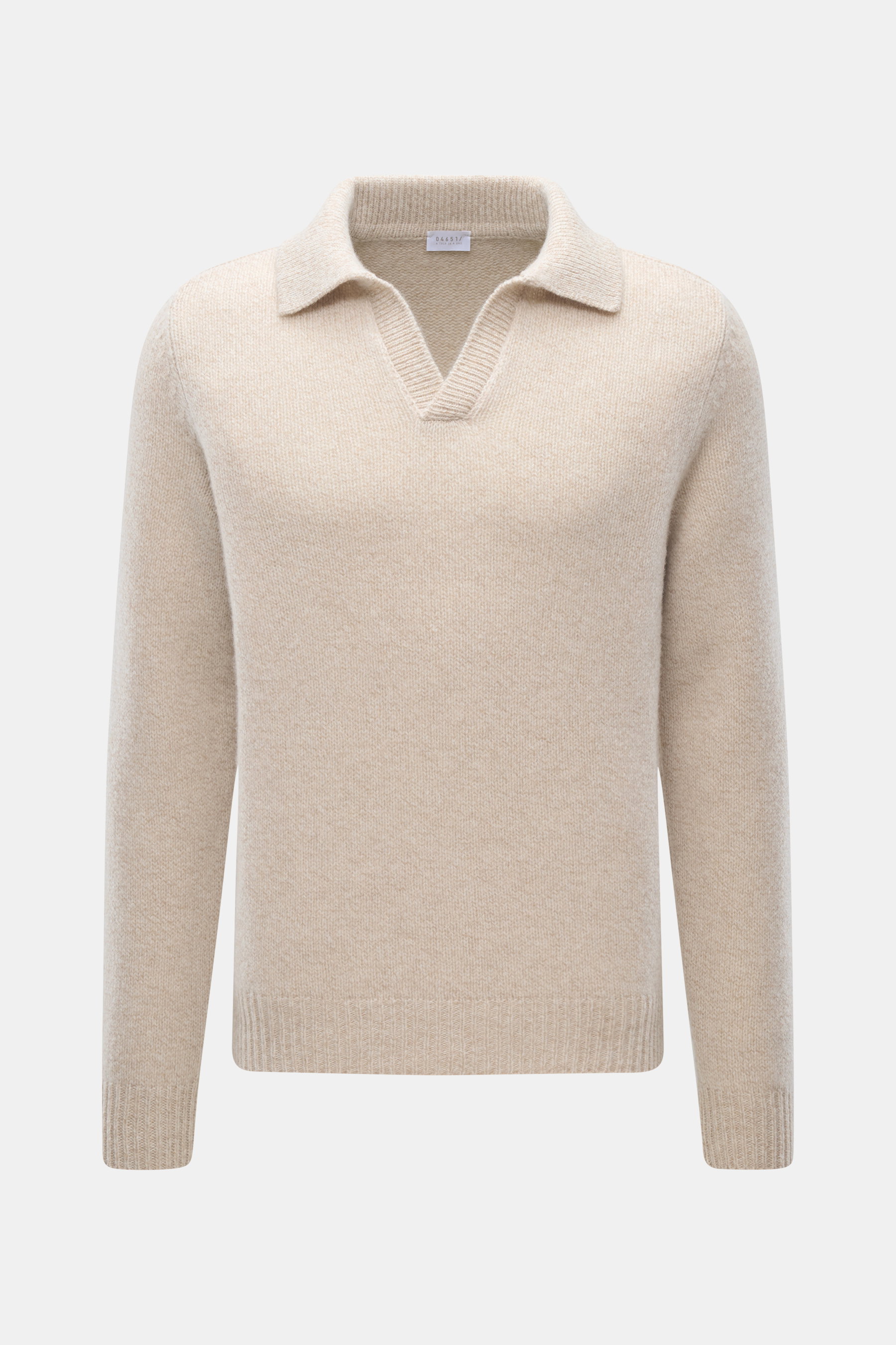 Vorderansicht des Slim Fit Strickpolo 04651/ A trip in a bag 'Mouline Johnny' beige meliert mit Skipper-Kragen, mittelfeinem Strickbild, weichem Griff, Mouline-Optik, flexible Rippbündchen, Mix aus Schurwolle und Cashmere.