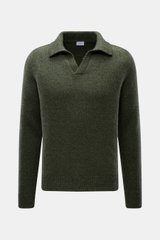 Vorderansicht des dunkelgrün melierten 04651/ A trip in a bag Strickpolo 'Mouline Johnny' Slim Fit mit Skipper-Kragen, mittelfeinem Strickbild, Mouline-Optik, Mix aus Schurwolle und Cashmere, weichem Griff und flexiblen Rippbündchen.