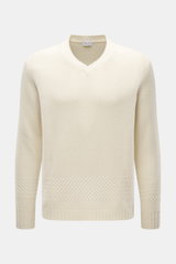 Front view of 04651/ A trip in a bag V-Neck Pullover 'Light Wool' cream, regular fit with V-neck, mix of wool and microfiber, fine knit pattern, soft touch, textured knit at hem and sleeves, wide ribbed cuffs.
