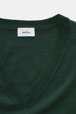 von Braun Merino Feinstrick V-Neck Pullover dunkelgrün, Detailaufnahme von oben, V-Ausschnitt, feines Strickbild, reine Merinowolle, Regular Fit, flexible Rippbündchen, leichte Qualität, weicher Griff