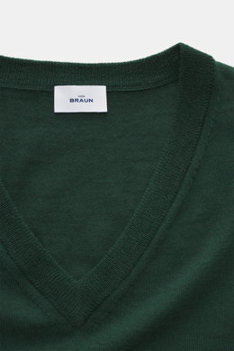 von Braun Merino Feinstrick V-Neck Pullover dunkelgrün, Detailaufnahme von oben, V-Ausschnitt, feines Strickbild, reine Merinowolle, Regular Fit, flexible Rippbündchen, leichte Qualität, weicher Griff