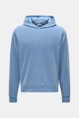 Frontansicht des 04651/ A trip in a bag Kapuzenpullovers 'IF Hoodie' rauchblau aus gebürstetem Jersey, Regular Fit mit Kapuze und Rippbündchen.