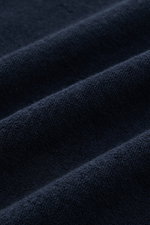 Close-up front perspective of navy terrycloth fabric showcasing texture of 04651/ A trip in a bag Terry hooded jumper 'Terry' navy.

<p>Comfort and coolness with summery nonchalance: The hooded jumper 'Terry' by 04651/ A TRIP IN A BAG made of pure cotton 