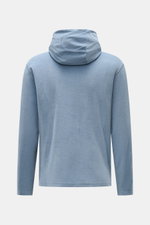Rückansicht des rauchblauen 04651/ A trip in a bag Frottee-Kapuzenpullover 'Terry' aus reiner Baumwolle mit Kapuze, Regular Fit und verlängerter Rückseite.