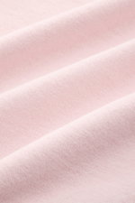 Nahaufnahme des roséfarbenen 04651/ A trip in a bag Frottee-Kapuzenpullover 'Terry' aus reiner Baumwolle mit weichem Griff und Frottee-Struktur.