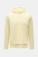 Frontansicht des pastellgelben 04651/ A trip in a bag Frottee-Kapuzenpullover 'Terry' aus reiner Baumwolle mit Kapuze, Kängurutasche und kleinem Weblabel.
