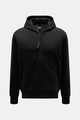 C.P. Company Sweatjacke schwarz, frontal fotografiert, Kapuze mit Tunnelzug, elastischer Baumwoll-Stretch, weicher Griff, Regular Fit, Kängurutasche, Reißverschluss, Rippbündchen.