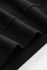 C.P. Company Sweatjacke schwarz aus Baumwoll-Stretch-Fleece, Urbanes Essential, Detailaufnahme des weichen Rippbündchens in Nahaufnahme.