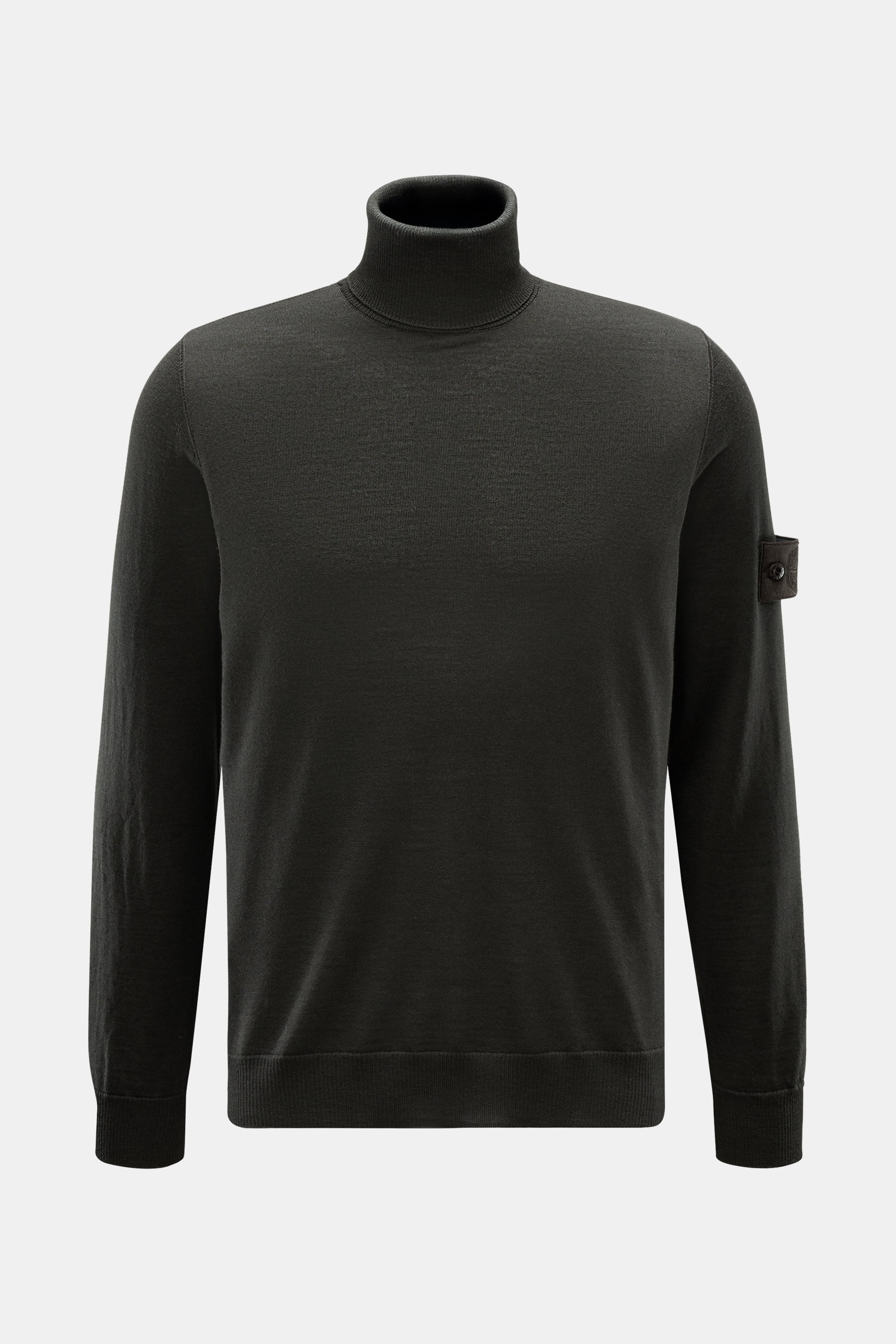 Stone Island Rollkragenpullover 'Ghost Piece' dunkelbraun, aus reiner Schurwolle, Regular Fit, feines Strickbild, Kompass-Badge seitlich, frontal fotografiert.