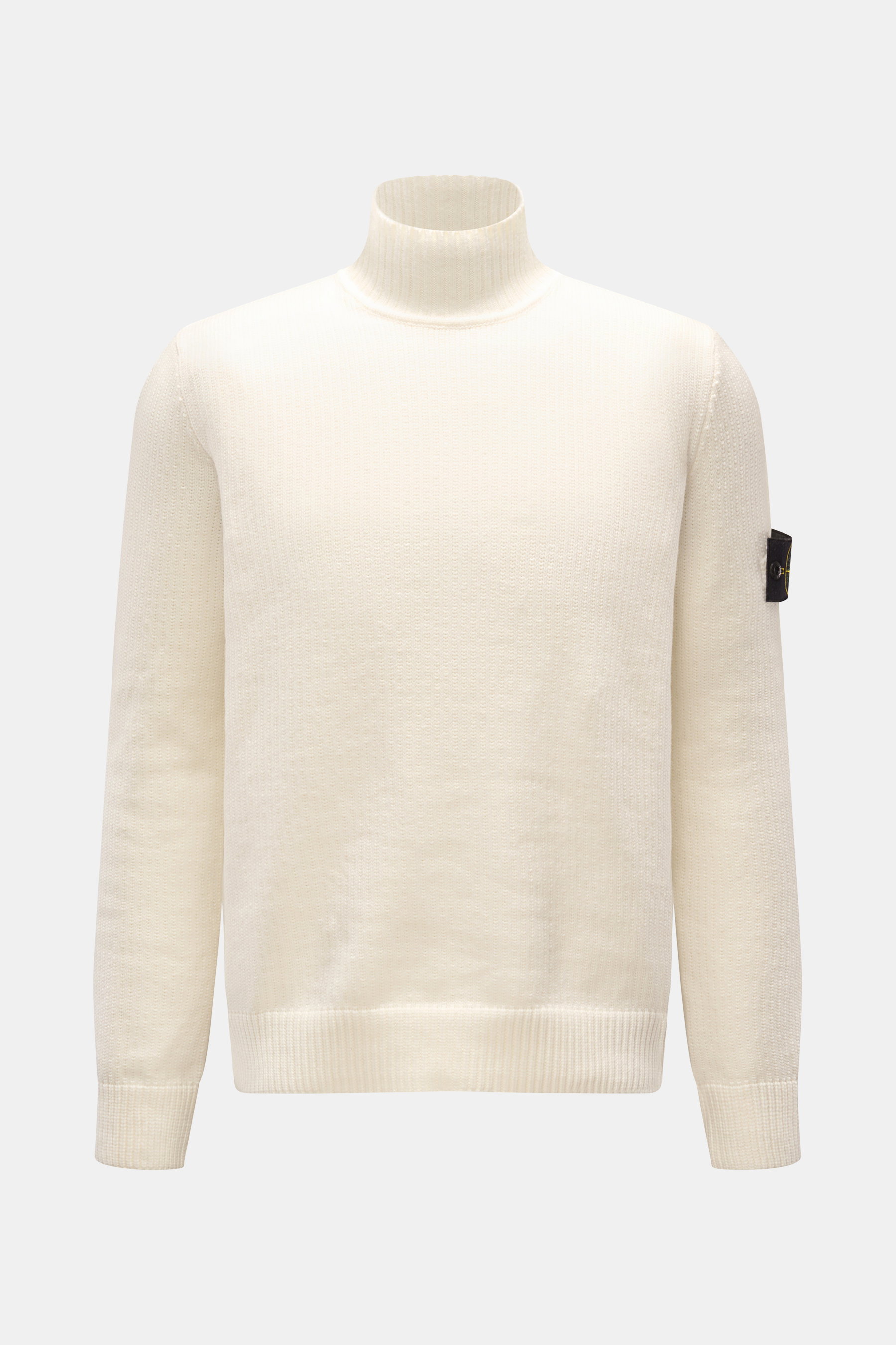 Stone Island Pullover offwhite, frontal fotografiert, Slim Fit mit Stehkragen, dichten Baumwoll-Microfaser-Strick, Kompass-Badge am Ärmel, weicher Griff.
