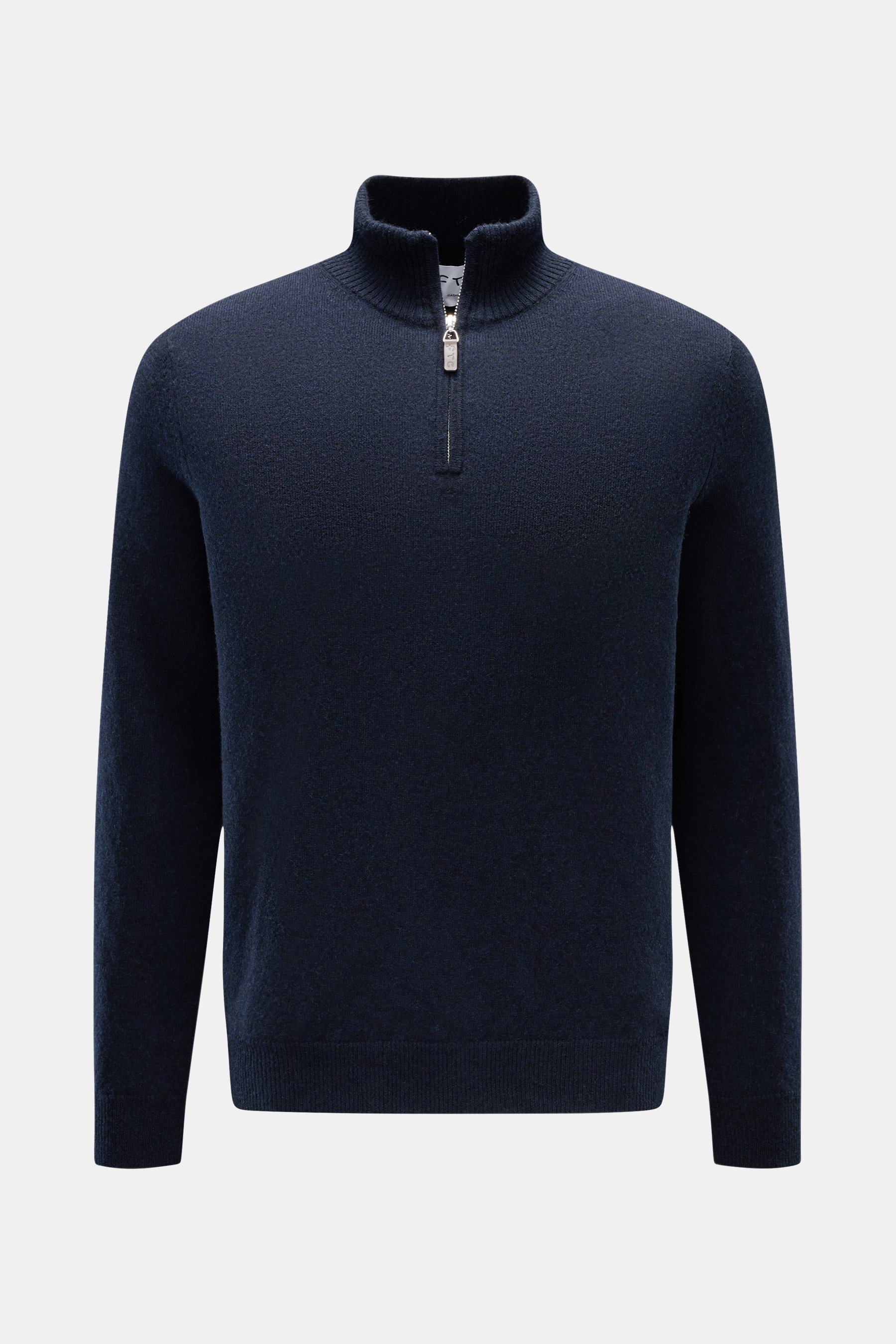 FTC Cashmere Troyer navy, frontale Nahaufnahme, reiner Cashmere, sehr weicher Griff, feines Strickbild, Slim Fit, Troyer-Kragen mit Reißverschluss, komfortable Rippbündchen, luxuriöser Komfort, zeitloses Design.