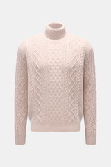 04651/ A trip in a bag Rollkragenpullover 'Mouline Cable Turtle' altrosa meliert, frontale Nahaufnahme, grobes Zopfstrickmuster, Woll-Cashmere-Bouclé, Regular Fit, Rollkragen und Rippbündchen.