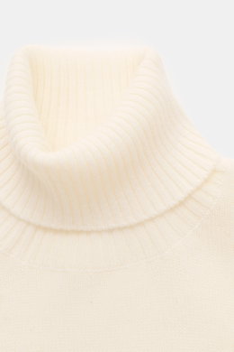 04651/ A trip in a bag Cashmere Rollkragenpullover creme, Nahaufnahme von oben, weicher Griff, feines Strickbild, Regular Fit, Rollkragen und Rippbündchen.