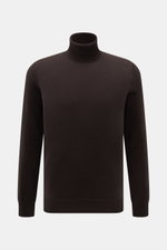 Front view of von Braun Cashmere turtleneck jumper dark brown, a slim fit, fine knit jumper with close-fitting turtleneck and elasticated ribbed bands.

<p>A smooth basic for the cold season: This VON BRAUN jumper is a fine knit essential in pure Mongolia