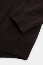 Close-up top-down view of the von Braun Cashmere turtleneck jumper dark brown showing fine knit, slim fit, elasticated ribbed bands on sleeve and hem.

Description: 
<p>A smooth basic for the cold season: This VON BRAUN jumper is a fine knit essential in 
