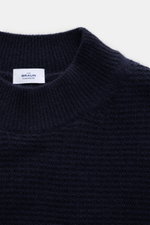 von Braun Cashmere Mock Neck Pullover navy, Detailaufnahme von oben, edler Strukturstrick, Slim Fit, weicher Griff, Rippstrick-Mock Neck und Rippbündchen aus reinem mongolischem Cashmere.