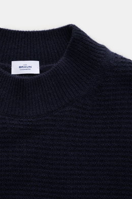 von Braun Cashmere Mock Neck Pullover navy, Detailaufnahme von oben, edler Strukturstrick, Slim Fit, weicher Griff, Rippstrick-Mock Neck und Rippbündchen aus reinem mongolischem Cashmere.