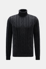 von Braun Cashmere Rollkragenpullover dunkelgrau meliert, frontal fotografiert, Slim Fit mit zeitlosem Zopfstrickmuster, reiner, sehr weicher Cashmere, anliegender Rollkragen und flexible Rippbündchen.