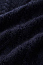 Close-up top view of the von Braun Cashmere turtleneck jumper navy showing luxurious premium cashmere with a stylish cable knit pattern.

Description: 
<p>Elegant everyday piece: Premium cashmere from Inner Mongolia forms the basis for this luxurious VON 