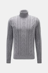 Front view of the von Braun Cashmere turtleneck jumper grey mottled, a premium everyday piece made from soft Inner Mongolia cashmere with a slim fit, close-fitting turtleneck, medium-fine knit, timeless cable knit pattern, and flexible ribbed bands.