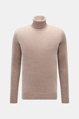 von Braun Cashmere Rollkragenpullover beige meliert, frontale Nahaufnahme, edler Cashmere, weicher Griff, Regular Fit, mittelfeines Strickbild, anliegender Rollkragen, Rippbündchen, zeitloser Alltagsbegleiter.