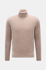 Front view of von Braun Cashmere turtleneck jumper beige mottled, slim fit with medium-fine textured knit and ribbed turtleneck and bands.

Description: <p>Get ready for the colder months with VON BRAUN: This turtleneck jumper in pure, Mongolian cashmere 