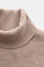 Close-up front view of von Braun Cashmere turtleneck jumper beige mottled showing fine textured knit and ribbed turtleneck.

Description: <p>Get ready for the colder months with VON BRAUN: This turtleneck jumper in pure, Mongolian cashmere in a fine textu