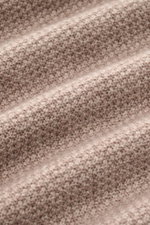 Close-up fabric texture of von Braun Cashmere turtleneck jumper beige mottled, showing fine, medium-fine knit and soft ribbed bands.

<p>Get ready for the colder months with VON BRAUN: This turtleneck jumper in pure, Mongolian cashmere in a fine textured 