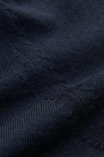 von Braun Merino Rollkragenpullover navy aus reiner Merinowolle, feines Strickbild, Slim Fit, flexible Rippbündchen, Detailaufnahme der Struktur
