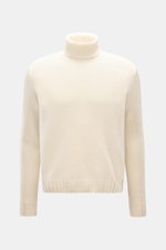 Frontale Aufnahme des 04651/ A trip in a bag Cashmere Rollkragenpullovers creme mit grobem Strickbild, Oversized Fit, weichem Griff, Rollkragen und Rippbündchen.