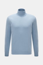 Malo Cashmere Rollkragenpullover hellblau, Slim Fit, feines Strickbild, anliegender Rollkragen, Rippbündchen, frontale Perspektive, reiner Cashmere.