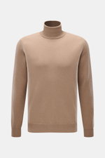 Malo Cashmere Rollkragenpullover beige, Slim Fit, feines Strickbild, anliegender Rollkragen, Rippbündchen, vorne nah, reine Cashmere-Qualität.
