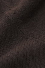 Close-up view of the dark brown Malo Cashmere Turtleneck Sweater showing its medium-fine knit texture and softness. 

<p>Luxury for chilly days: The turtleneck sweater by MALO made of finest cashmere impresses with exceptional softness and gives sophistic