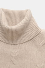 Close-up front-top view of Fioroni Cashmere Turtleneck Sweater beige showing fine knit texture, cable knit pattern, and ribbed turtleneck collar.
