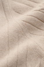 Close-up front view of Fioroni Cashmere Turtleneck Sweater beige showing pure cashmere, cable knit pattern, fine knit texture, slim fit, soft touch, turtleneck, and flexible ribbed cuffs.