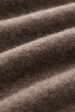 Close-up, angled view of Fioroni Cashmere Turtleneck Sweater 'Duvet' grey brown mélange showing fine knit, soft pure cashmere texture with ribbed details, slim fit.