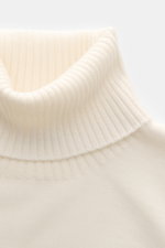 Fioroni Cashmere Rollkragenpullover 'Duvet' creme, Detailansicht von oben, feines Strickbild, Slim Fit, sehr weicher Griff, reiner Cashmere.
