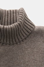 Gran Sasso Cashmere turtleneck sweater taupe melange shown from a close-up top angle, featuring pure cashmere, very soft feel, medium-fine knit pattern, regular fit, fitted turtleneck, and comfortable ribbed cuffs.