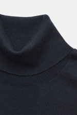 Gran Sasso Fine knit turtleneck sweater navy shown from a close-up front angle, featuring a fitted turtleneck, regular fit, very fine knit pattern, soft touch, mix of virgin wool, cashmere, silk, and fine elastic ribbed cuffs.
