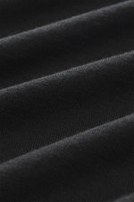 Gran Sasso Feinstrick-Rollkragenpullover schwarz, Detailaufnahme aus Nähe, Mix aus Schurwolle, Cashmere, Seide, softer Griff, feines Strickbild, Regular Fit, Rollkragen, elastische Rippbündchen.