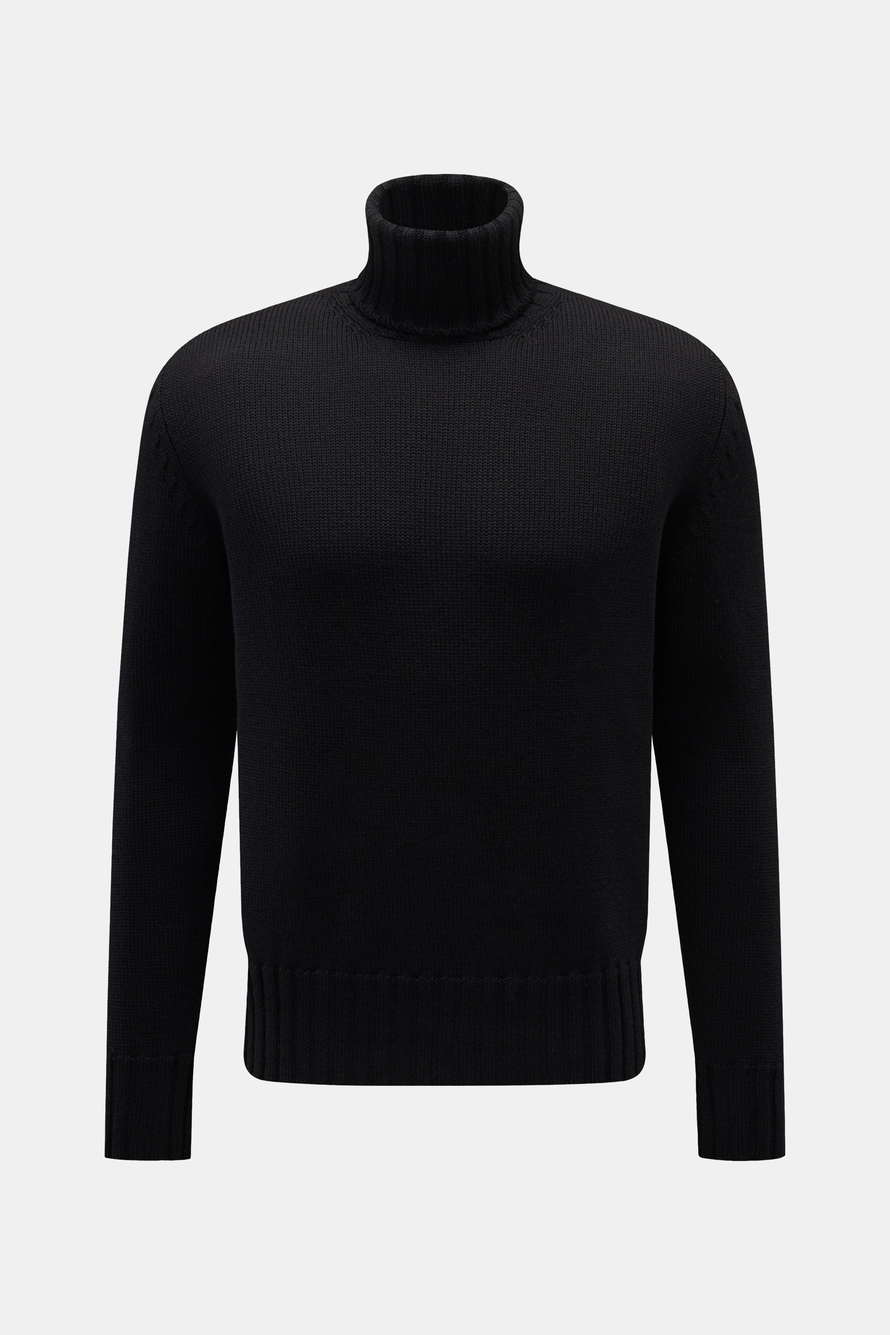 B.F. Knitwear Merino Rollkragenpullover schwarz, frontal fotografiert, reine Merinowolle, weicher Griff, mittelgrobes Strickbild, Slim Fit, gerippter Rollkragen, flexible Rippbündchen.