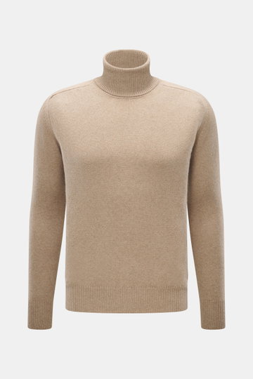 B.F. Knitwear Cashmere Rollkragenpullover beige, frontale Nahaufnahme, reiner Cashmere, softer Griff, mittelfeines Strickbild, Slim Fit, anliegender Rollkragen, elastische Rippstrick-Bündchen, langlebig, in Italien gefertigt.