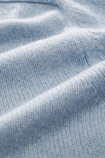 Close-up front view of B.F. Knitwear Cashmere Turtleneck Sweater light blue melange showing soft touch, medium-fine knit pattern.

Description: <p>Autumnal cashmere by the knitting expert B.F. KNITWEAR: This softly knitted turtleneck sweater is the perfec
