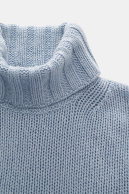 Close-up front view of B.F. Knitwear Cashmere turtleneck sweater light blue melange, showing coarse knit, fitted collar, and soft texture.