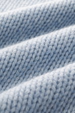 Close-up front view of B.F. Knitwear Cashmere turtleneck sweater light blue melange showing coarse knit texture and soft touch.

<p>Autumnal cashmere from the knitting expert B.F. KNITWEAR: This softly knitted turtleneck sweater is the perfect addition to