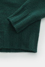 Close-up front view of the B.F. Knitwear Cashmere turtleneck sweater dark green showing coarse knit texture and elastic ribbed cuffs.

Description: <p>Autumnal cashmere from the knitting expert B.F. KNITWEAR: This softly knitted turtleneck sweater is the 